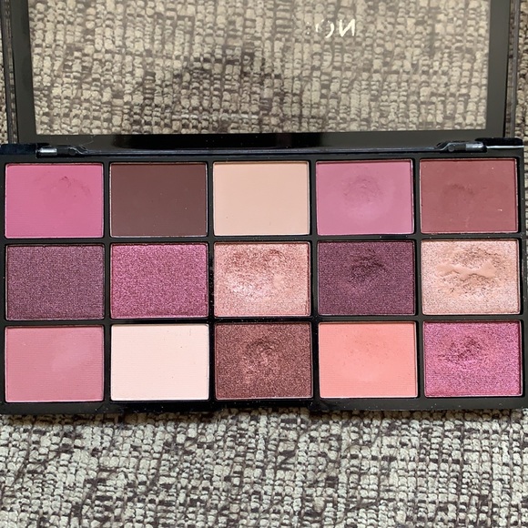 Makeup Revolution Makeup Makeup Revolution London Eyeshadow Palette